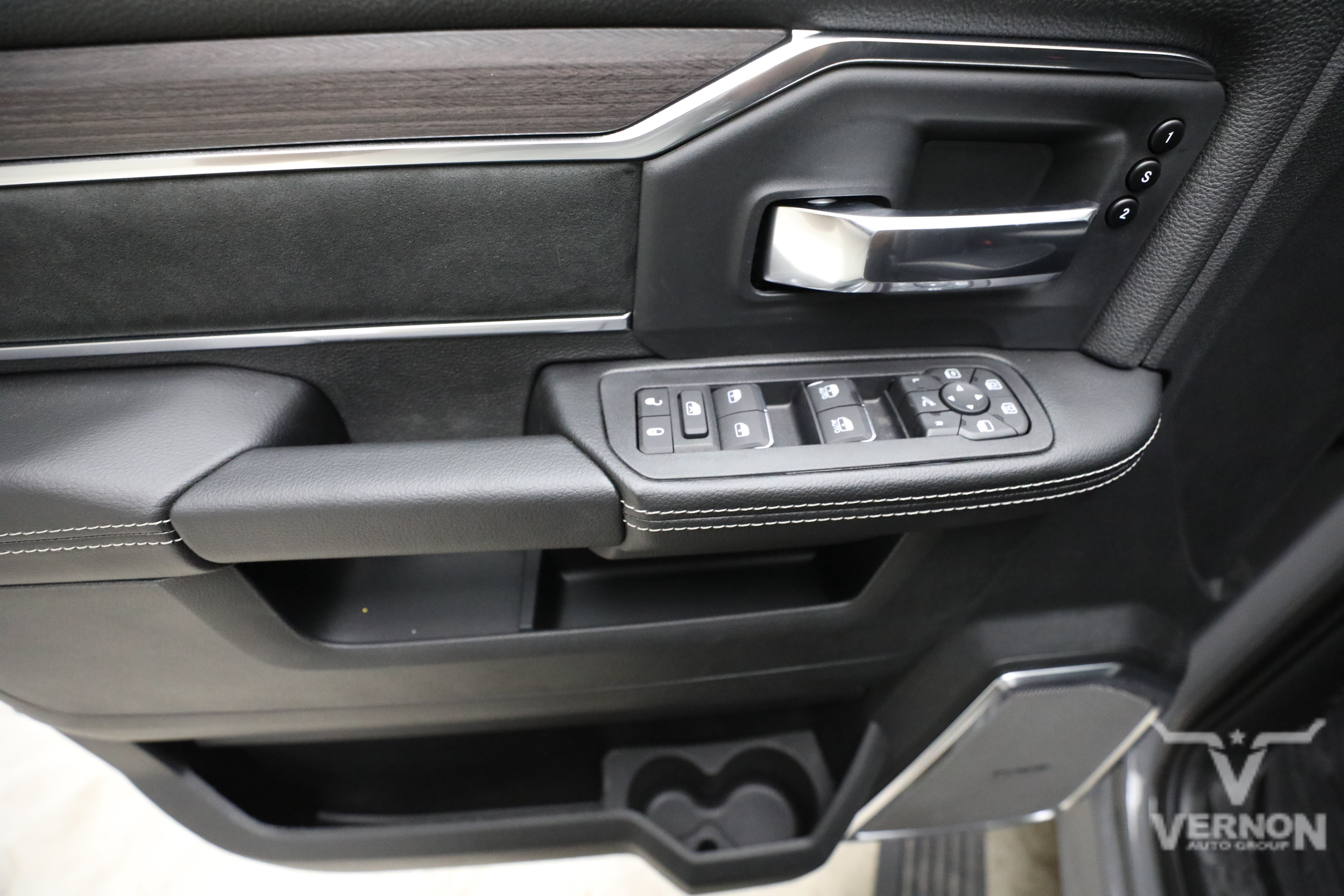 New 2026 RAM 3500 Laramie AWD/4WD image 18