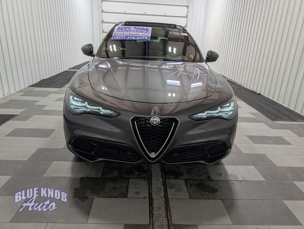 Used 2024 Alfa Romeo Stelvio Ti AWD/4WD image 6