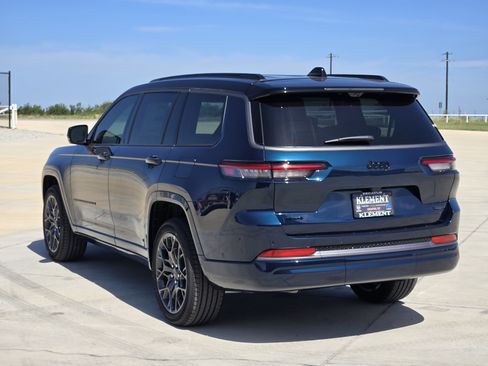New 2026 Jeep Grand Cherokee L Summit w/ Obsidian Package AWD/4WD image 4