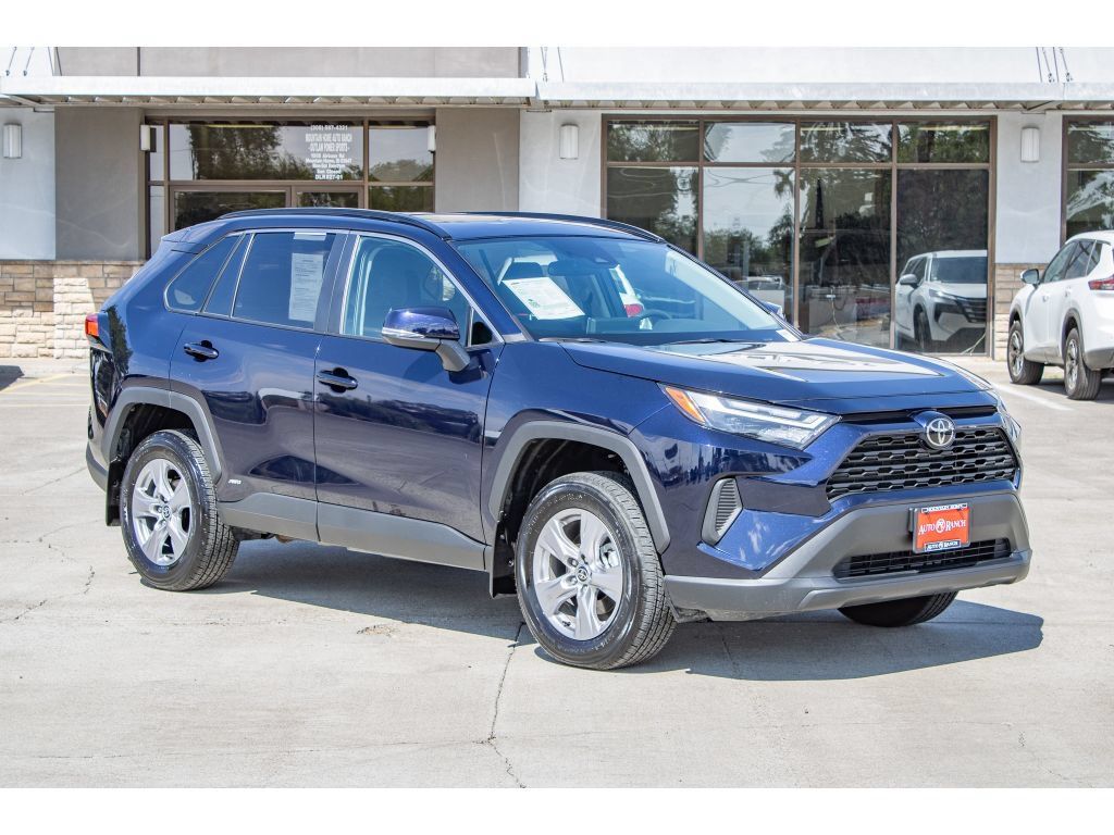 Used 2025 Toyota RAV4 XLE w/ Convenience Package AWD/4WD image 2