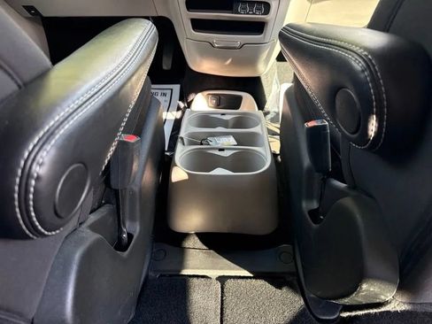 Used 2023 Chrysler Voyager LX FWD image 35