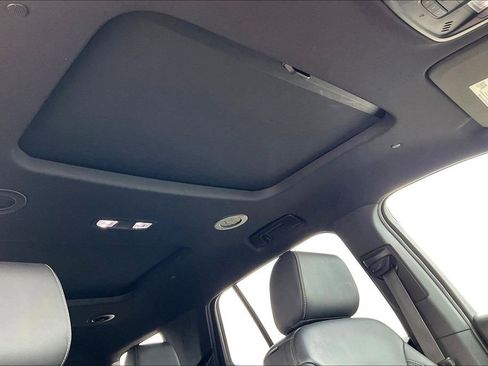 Used 2023 Chevrolet Traverse LT w/ LT Premium Package image 28