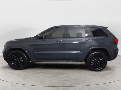 Used 2017 Jeep Grand Cherokee Altitude image 2