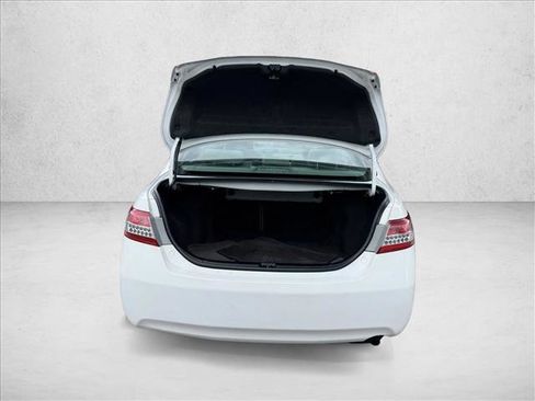 Used 2011 Toyota Camry LE FWD image 7