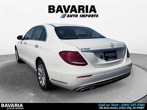 Used 2018 Mercedes-Benz E 300 4MATIC image 3