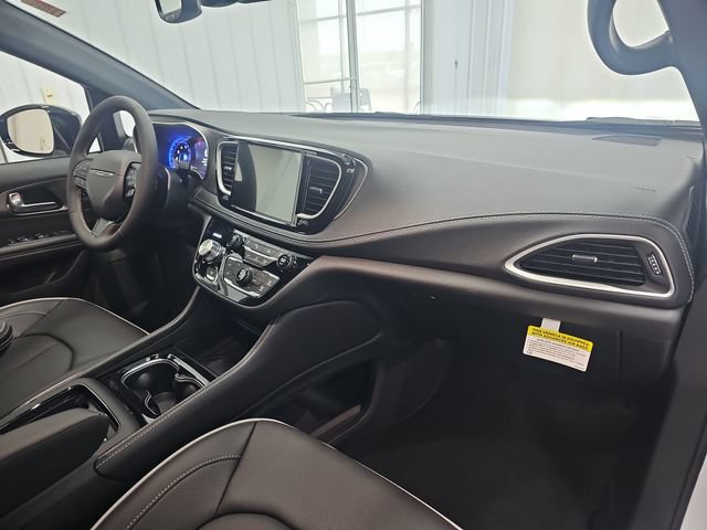 New 2027 Chrysler Pacifica Limited AWD/4WD image 29