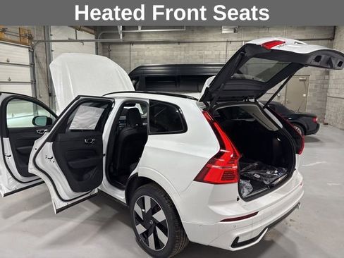 Used 2025 Volvo XC60 T8 Plus w/ Climate Package image 28