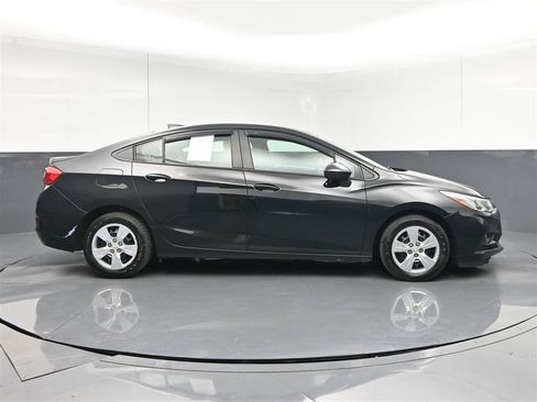 Used 2018 Chevrolet Cruze LS FWD image 4