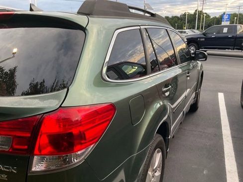 Used 2011 Subaru Outback 2.5i Limited AWD/4WD image 5