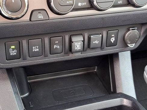 Certified 2022 Toyota Tacoma TRD Off-Road image 27