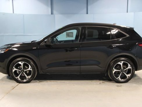 Used 2025 Ford Escape ST-Line Select w/ Class II Trailer Tow Package AWD/4WD image 25