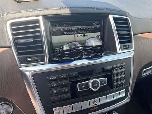 Used 2015 Mercedes-Benz GL 550 4MATIC image 4