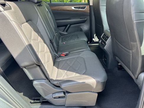 Used 2025 Volkswagen Atlas SE FWD image 15