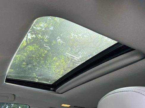 Used 2019 Toyota Highlander XLE FWD image 29