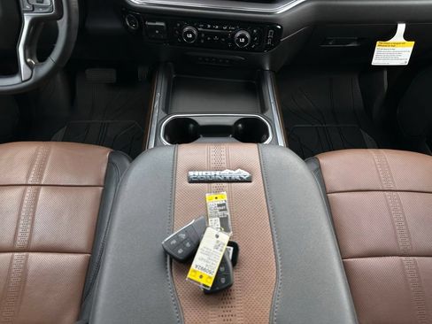Used 2024 Chevrolet Silverado 2500 High Country w/ High Country Premium Package AWD/4WD image 21