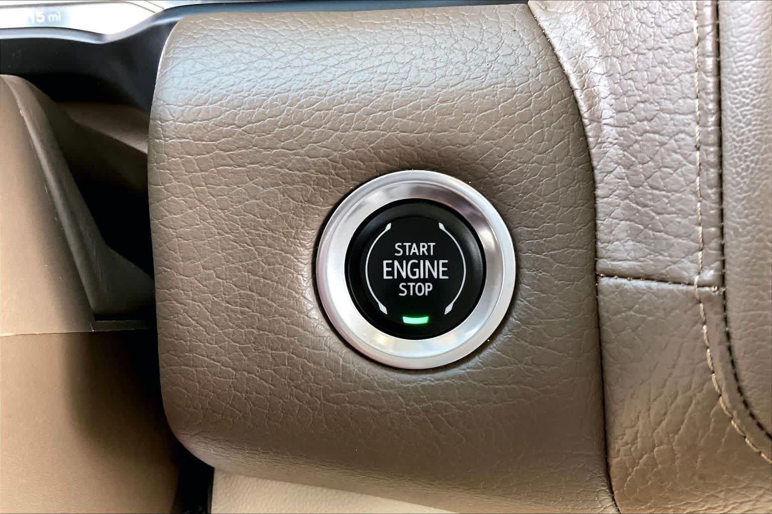 Used 2022 GMC Yukon XL Denali RWD image 35