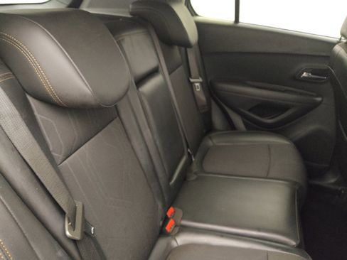 Used 2020 Chevrolet Trax LT w/ LT Convenience Package FWD image 19