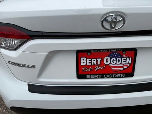 Used 2024 Toyota Corolla LE FWD image 32