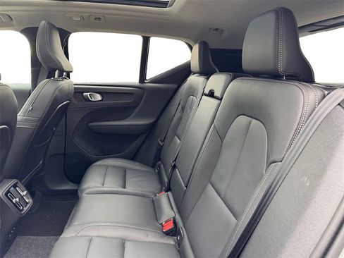 Certified 2025 Volvo XC40 B5 Core image 7