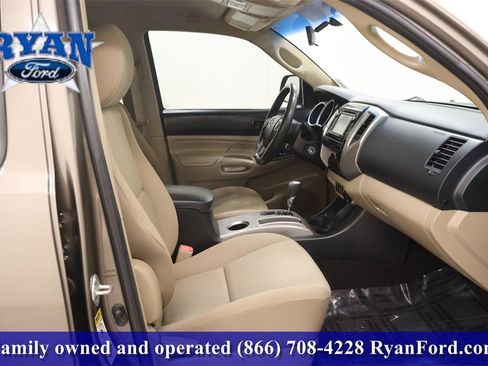 Used 2014 Toyota Tacoma PreRunner image 16