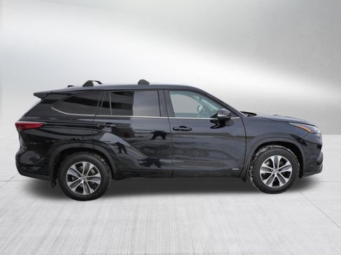 Used 2022 Toyota Highlander XLE image 9