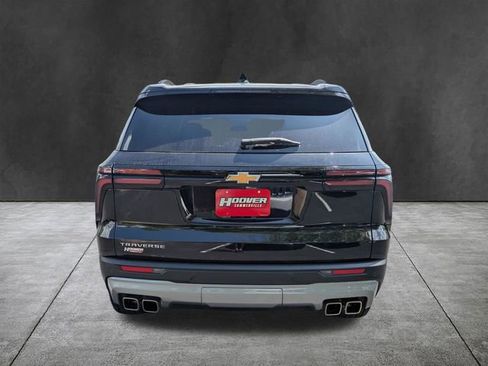 Used 2025 Chevrolet Traverse LT FWD image 5