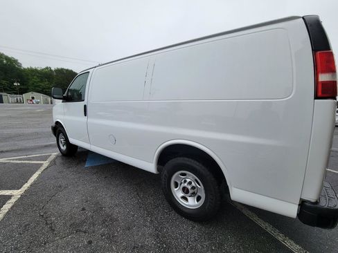 Used 2022 GMC Savana 2500 RWD image 11