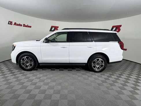 Used 2025 Ford Expedition Active image 3