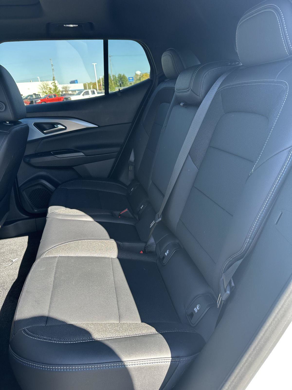 Certified 2025 Chevrolet Equinox EV LT w/ Convenience Package FWD image 17