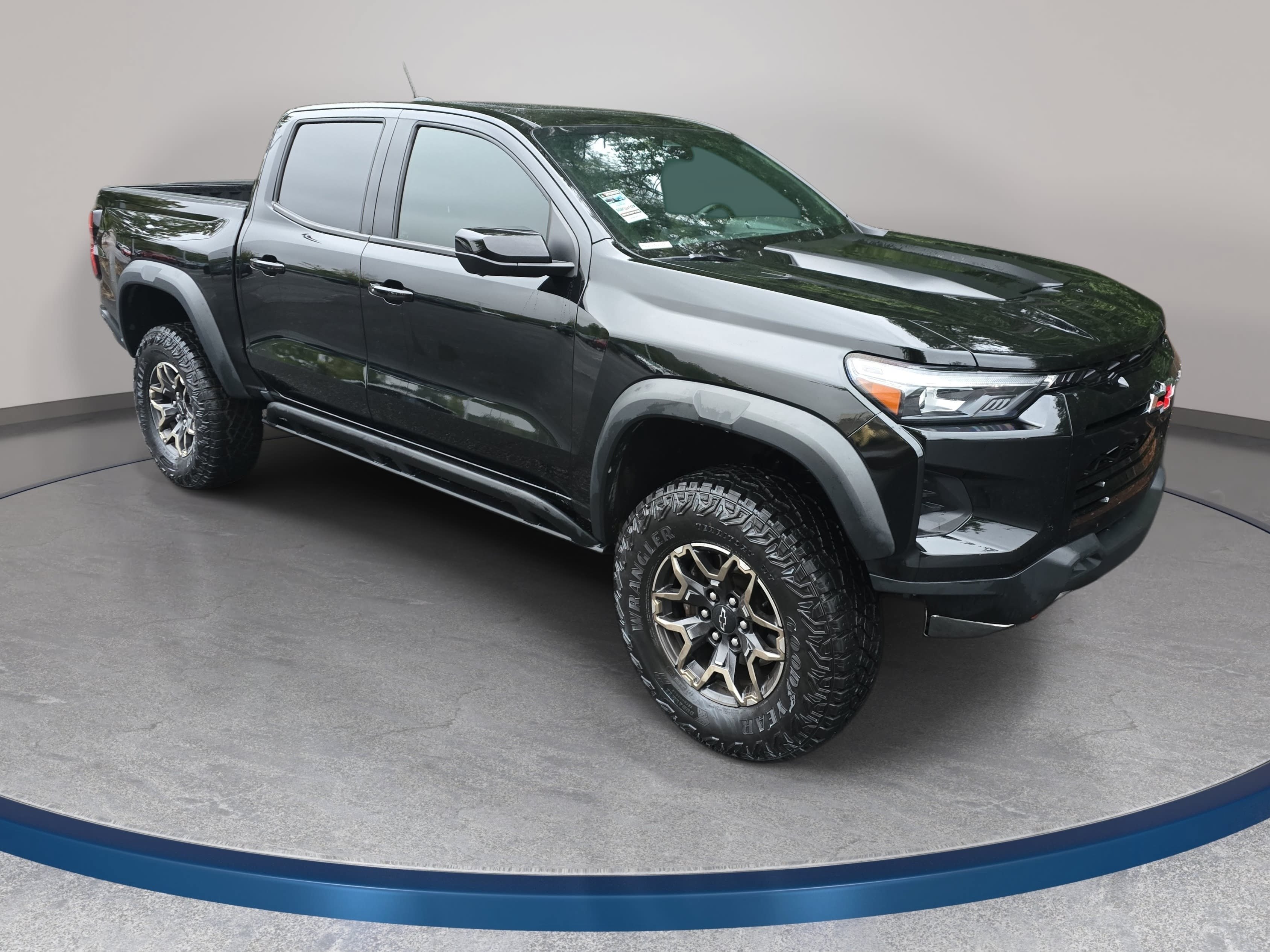 Used 2023 Chevrolet Colorado ZR2 w/ ZR2 Convenience Package III AWD/4WD image 3