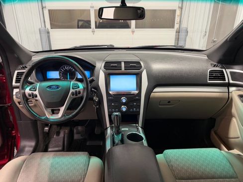Used 2014 Ford Explorer XLT w/ Equipment Group 201A image 10