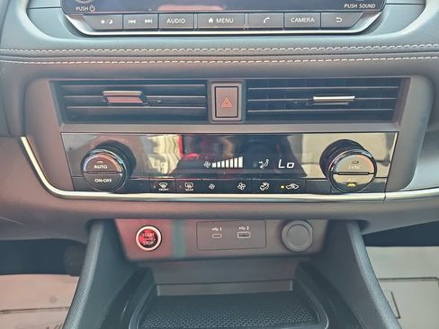 Used 2023 Nissan Rogue SV FWD image 23