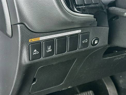 Used 2019 Mitsubishi Outlander GT AWD/4WD image 17