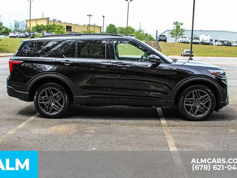 Used 2025 Ford Explorer ST-Line w/ ST-Line Street Pack AWD/4WD image 8
