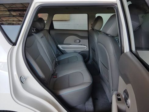 Used 2017 Kia Soul EV + FWD image 14