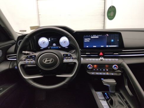 Used 2025 Hyundai Elantra SEL image 22