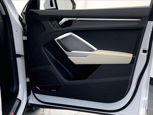 Certified 2025 Audi Q3 2.0T Premium Plus w/ Premium Plus Package image 24