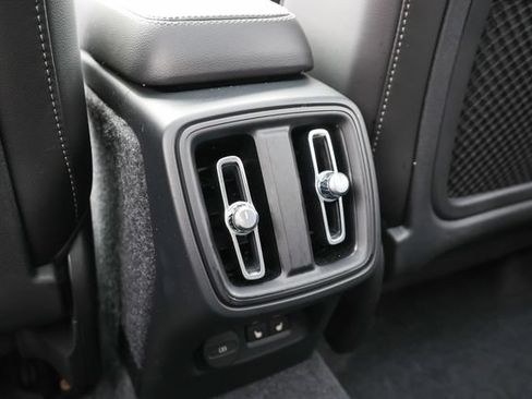 Certified 2026 Volvo XC40 B5 Plus AWD/4WD image 43