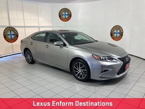 Used 2017 Lexus ES 350 w/ Luxury Package image 22