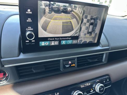 Used 2025 Honda Pilot Elite image 18