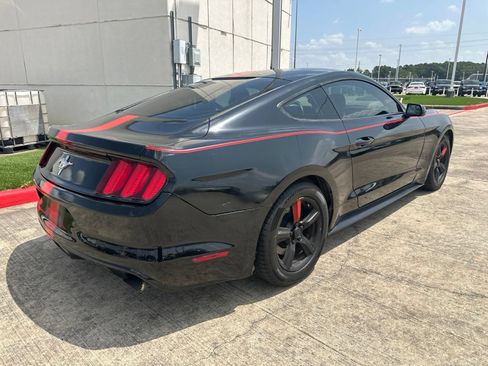 Used 2017 Ford Mustang Coupe RWD image 7
