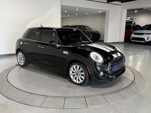 Used 2018 MINI Cooper S FWD image 6