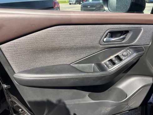 Used 2023 Nissan Rogue SV AWD/4WD image 9