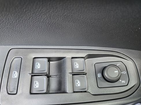 Used 2024 Volkswagen Taos SE image 14