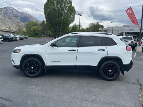 Used 2019 Jeep Cherokee Latitude w/ Popular Appearance Group AWD/4WD image 13