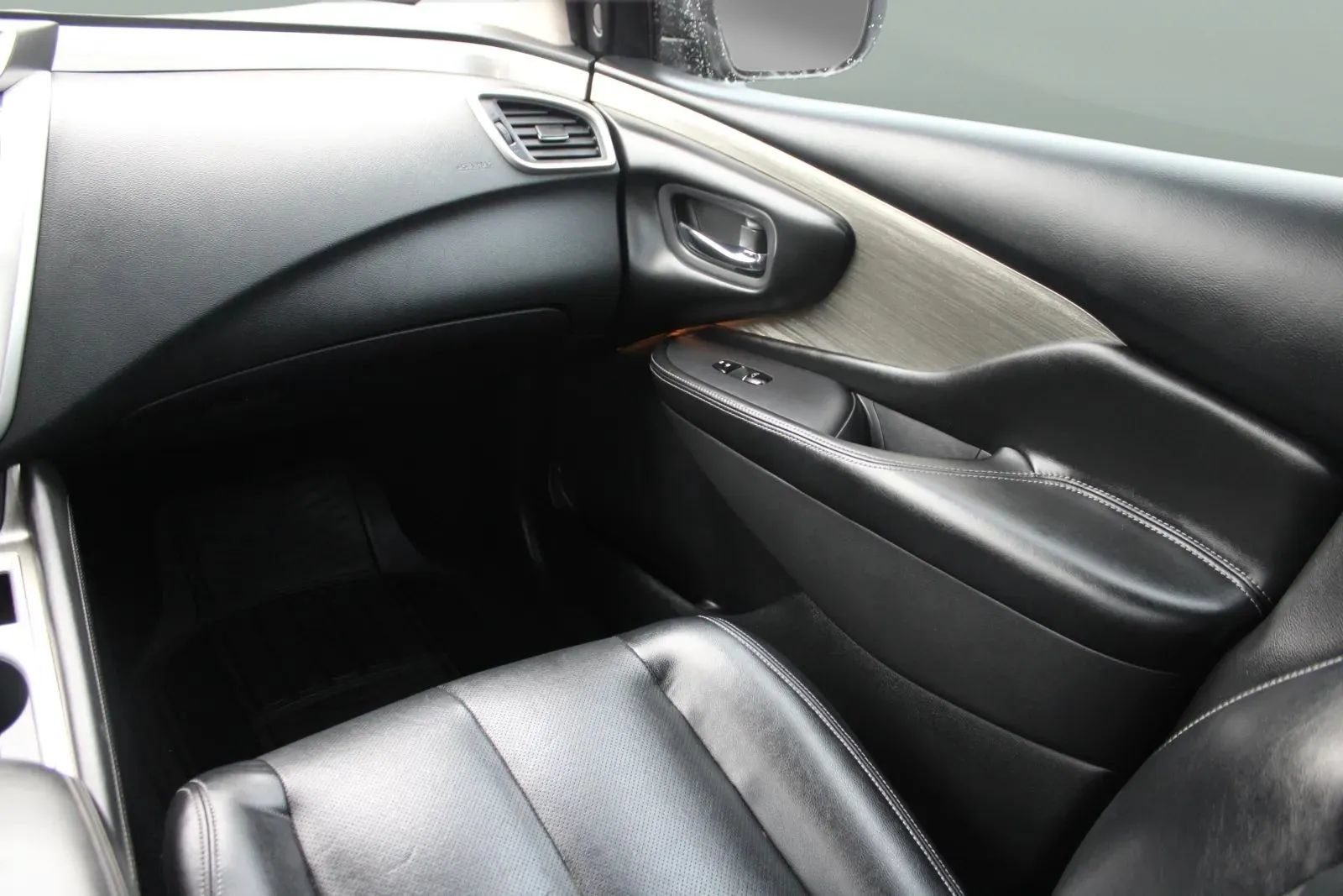 Used 2018 Nissan Murano SL w/ Moonroof Package FWD image 9