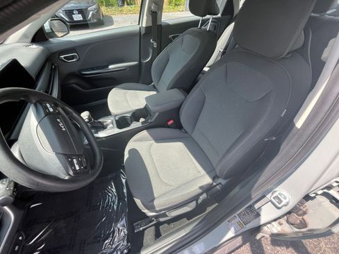 Used 2025 Kia K4 LXS image 32