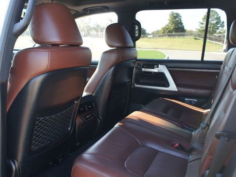 Used 2021 Toyota Land Cruiser image 16