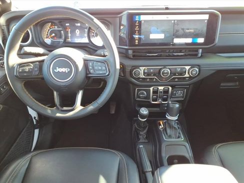 Used 2024 Jeep Gladiator Sport w/ Premium Package image 15