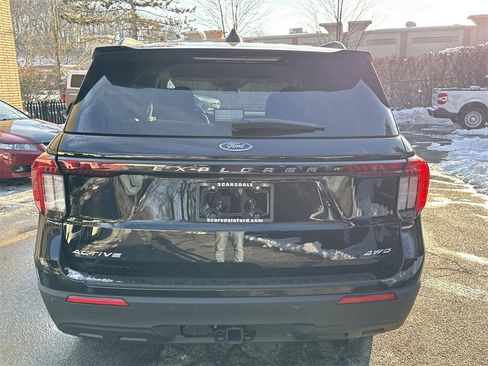 Used 2025 Ford Explorer Active image 5